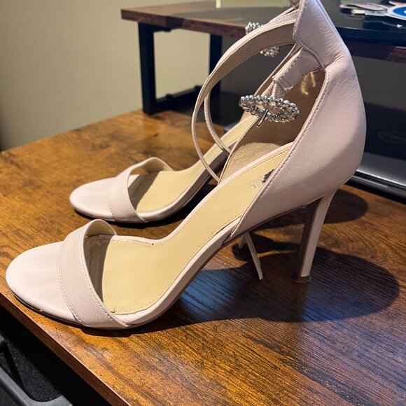 Michael Kors Viola Sandal - Picture 4 of 7